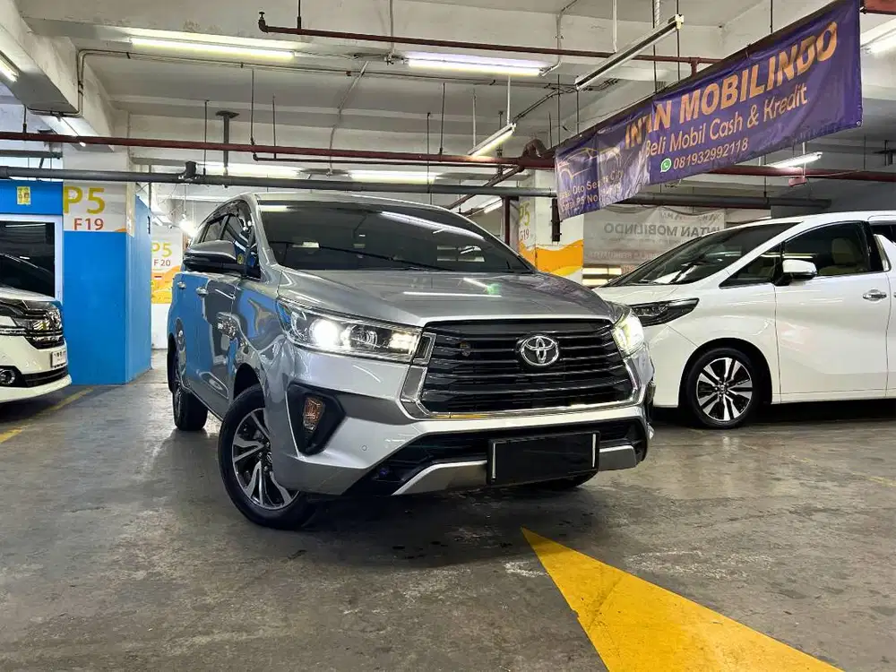 Toyota innova reborn v diesel matic 2022 tangan 1 dari baru perorangan