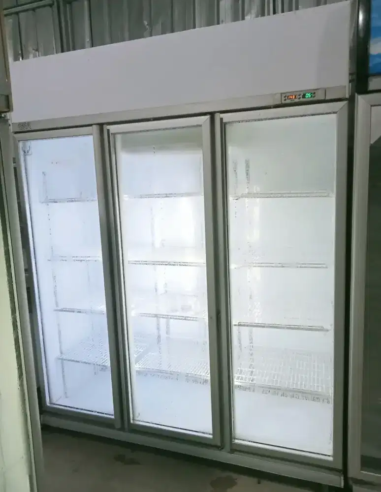 Showcase & freezer