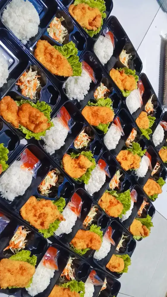 Menerima pesanan nasi box