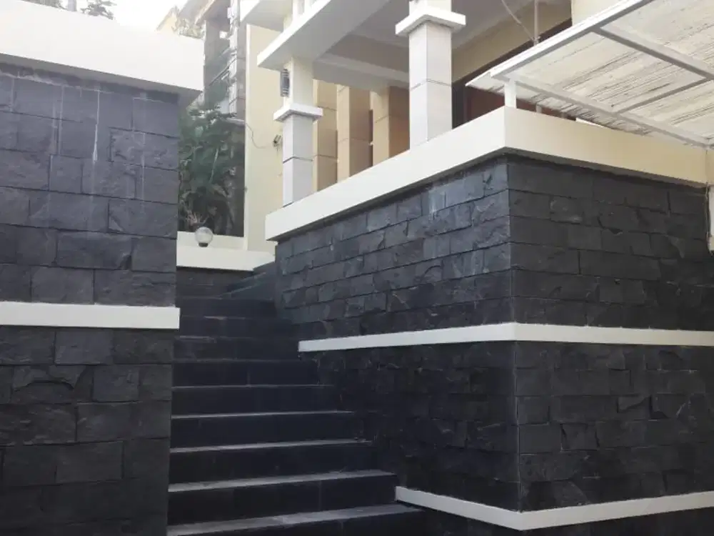 Rumah Besar Siap Huni di Mainroad Komplek Setra Duta