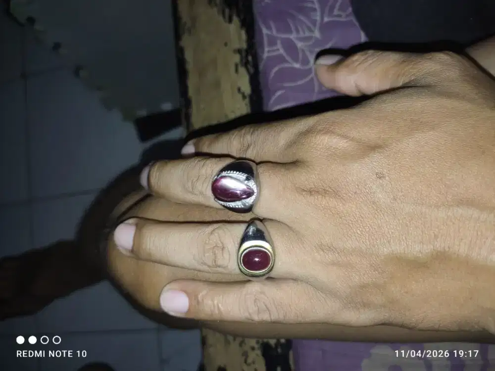 Batu ruby tua berkarakter