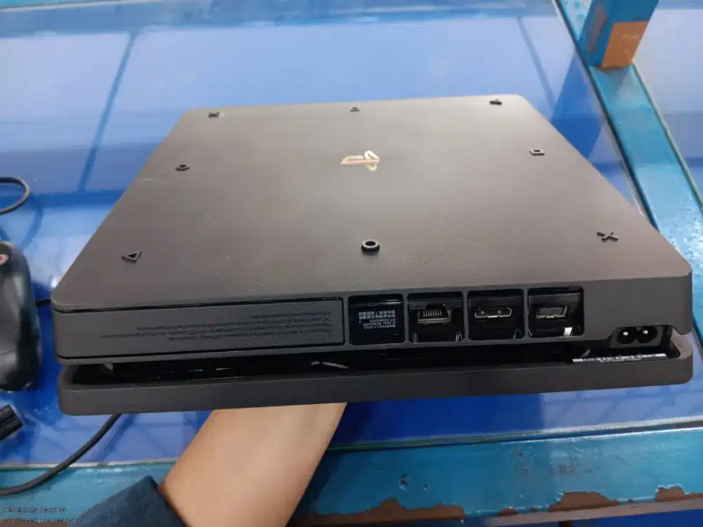 Di jual ps4 slim