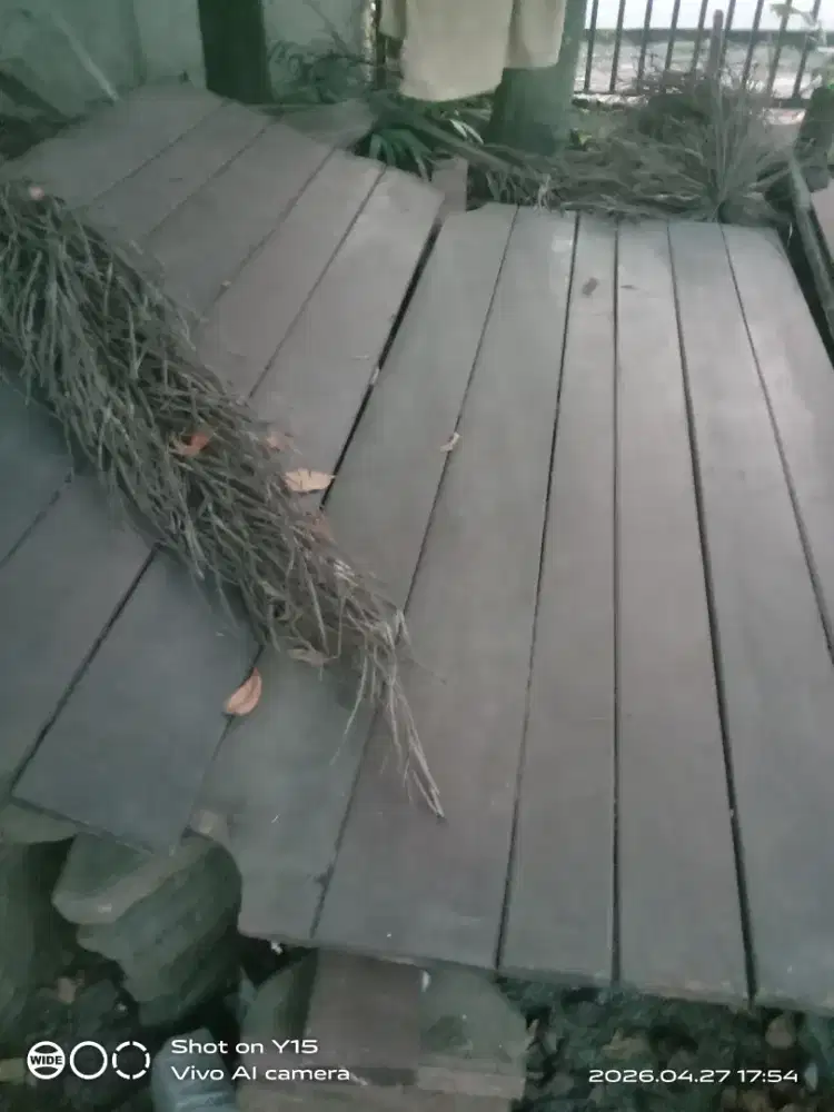 Jual kaya papan bekas bongkaran saung ghajebo