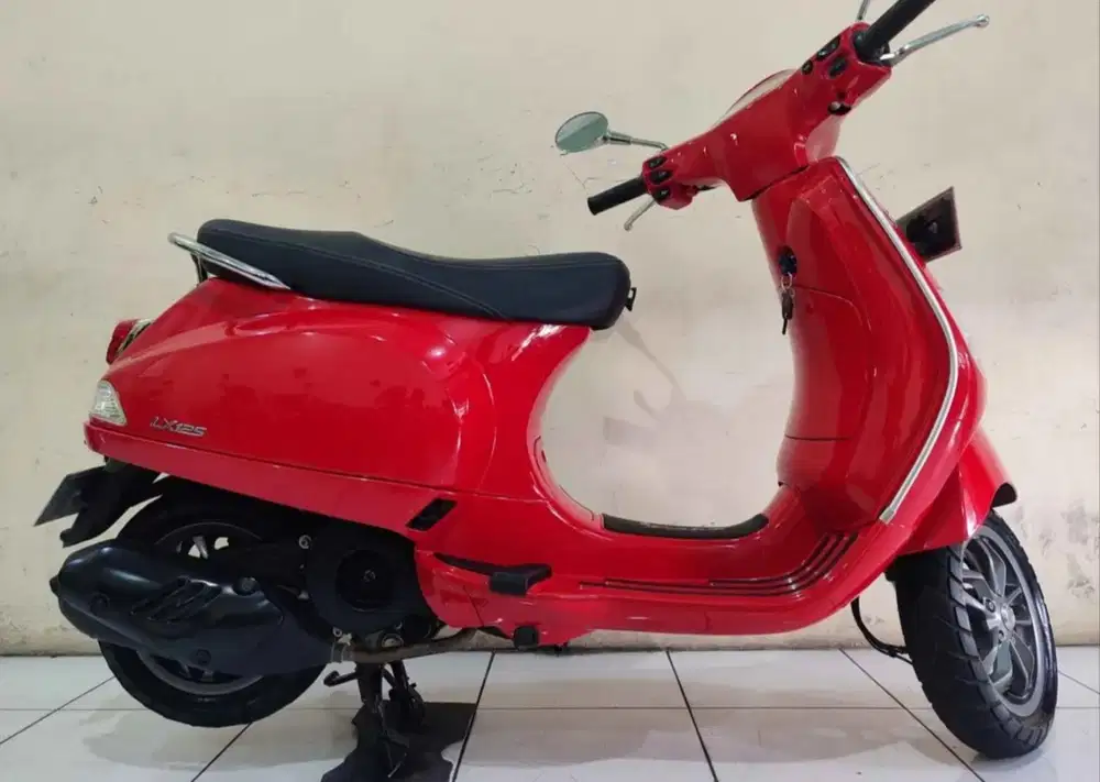 PIAGGIO Vespa LX 125 merah 2022 istimewa mulus terawat siap pakai...
