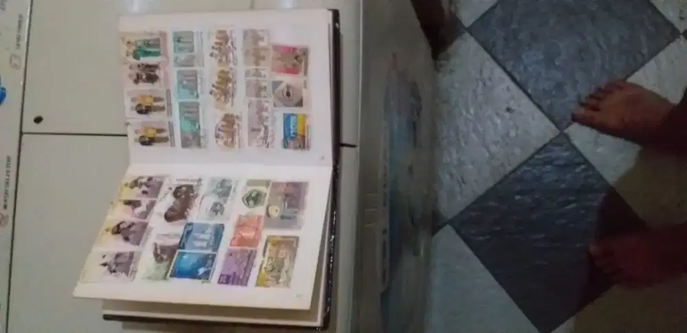 Dijual perangko dalam luar