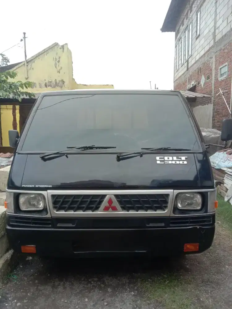 MITSHUBISHI L300 2012 MT