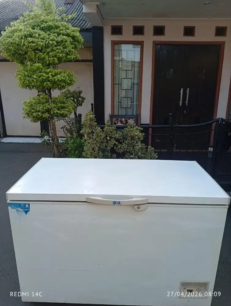 Freezer Merk GEA kapasitas. 386L kondisi bagus