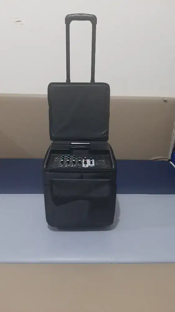 YAMAHA STAGEPAS 200 BTR   Battery + TAS TROLLEY