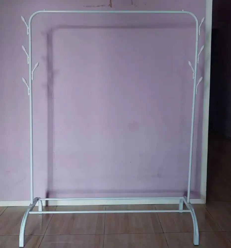 Gantungan Baju Stand
