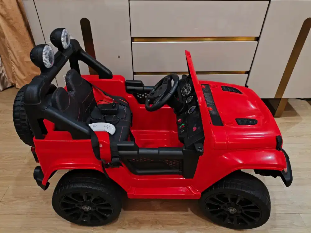 Mobil Jeep Aki Mainan Anak - Super terawat dan jarang dipakai