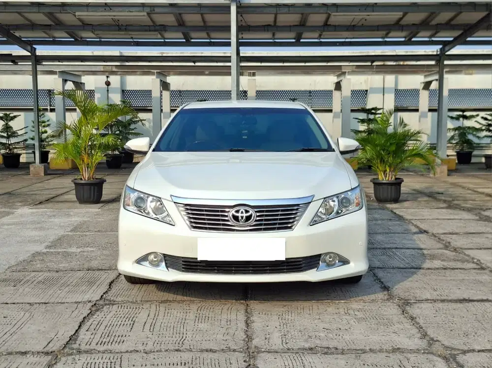 TOYOTA CAMRY V AT 2013 Bensin