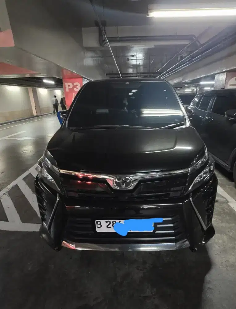 Toyota Voxy 2.0 Bensin AT 2018
