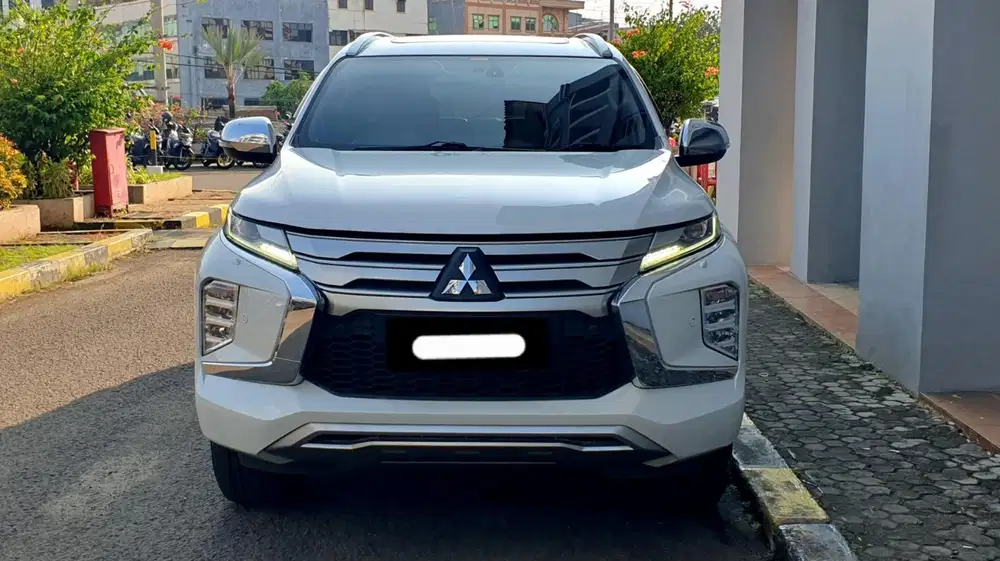 Mitsubishi pajero sport dakar 2022 putih sunroof