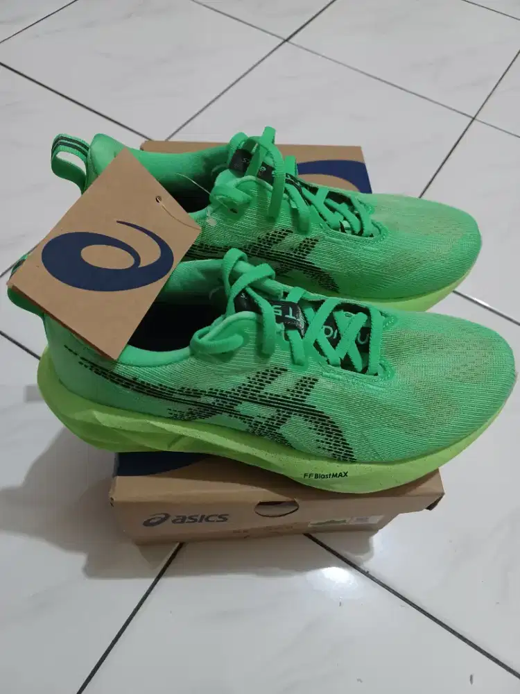 BNIB ASICS NOVABLAST 5 WOMEN SIZE 38