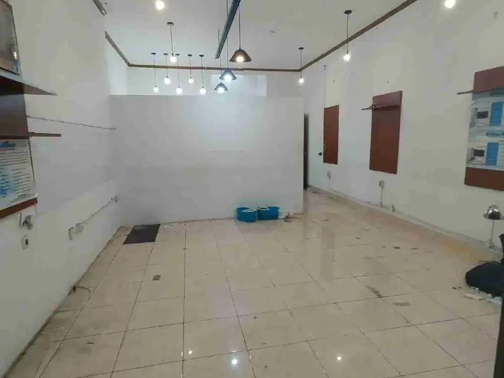 Disewakan Ruko 2,5 lantai di sayap Burangrang