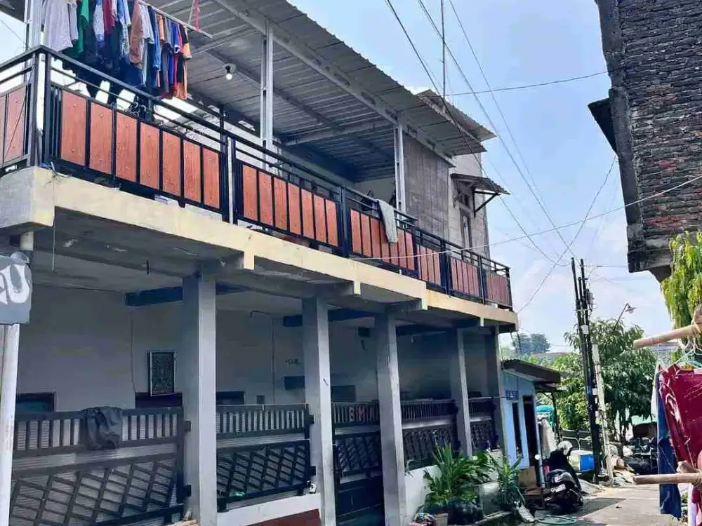 di jual rumah 2 lantai area uns