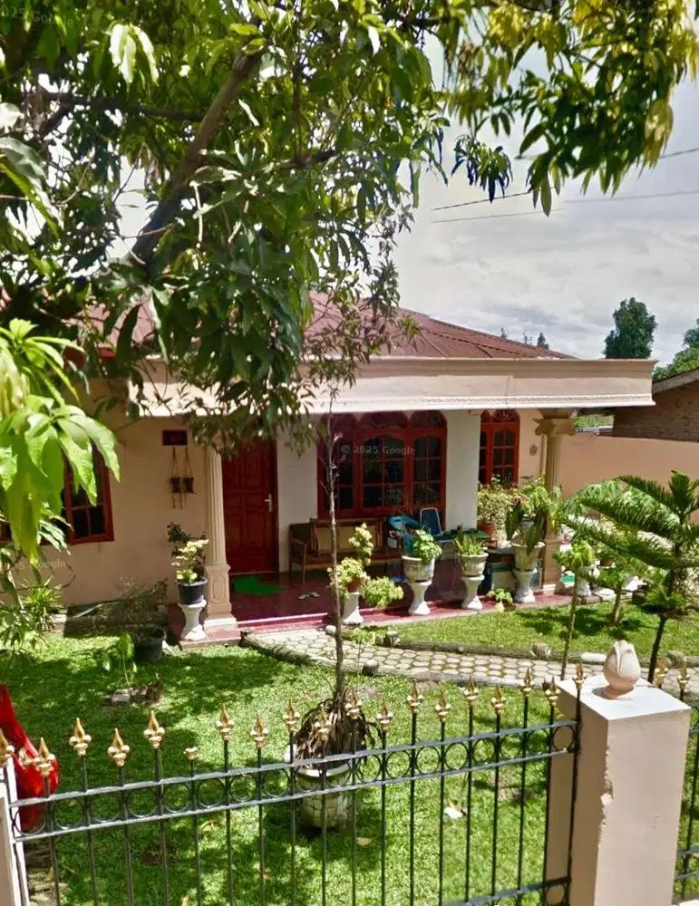 Rumah Garden Carpot Luas