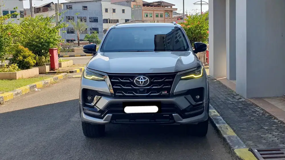 Toyota fortuner vrz gr sport 4x4 2023 silver matic