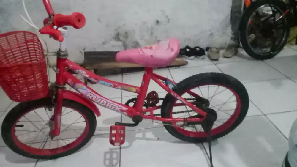 Sepeda anak perempuan