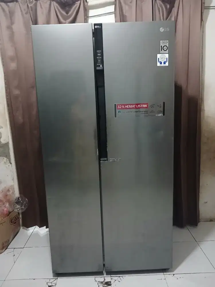Dijual kulkas 2pintu side by side merk LG normal