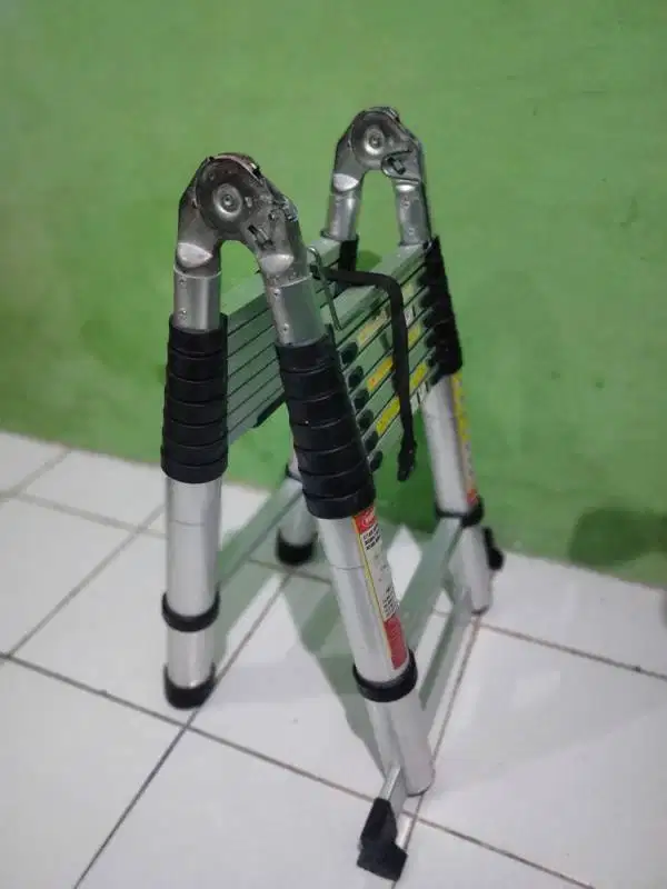 Tangga lipat almunium