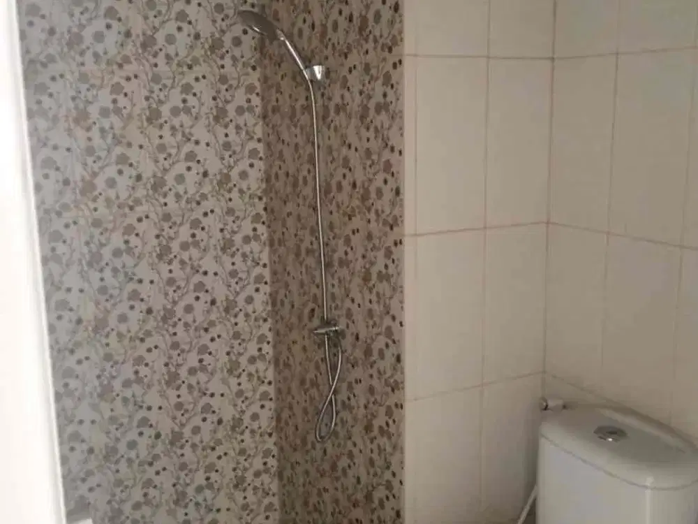 dijual unit kosongan 2 bed room kosongan sudah granit dan plafon bagus siap huni