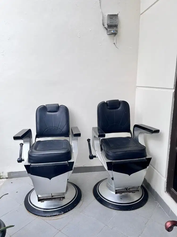 Dijual kursi cukur second (harga tertera untuk 1 kursi)