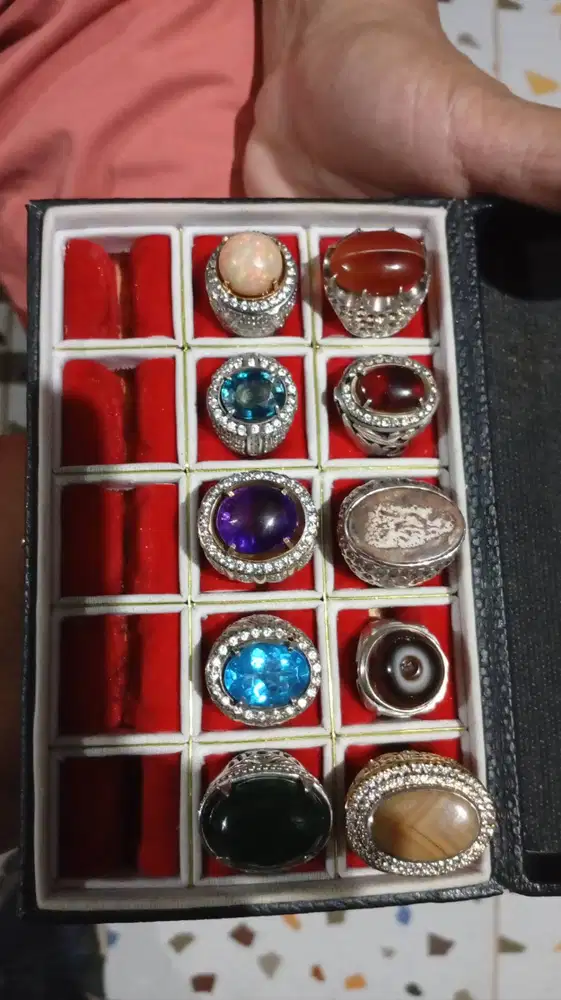 Batu hias dan akik ikatan perak