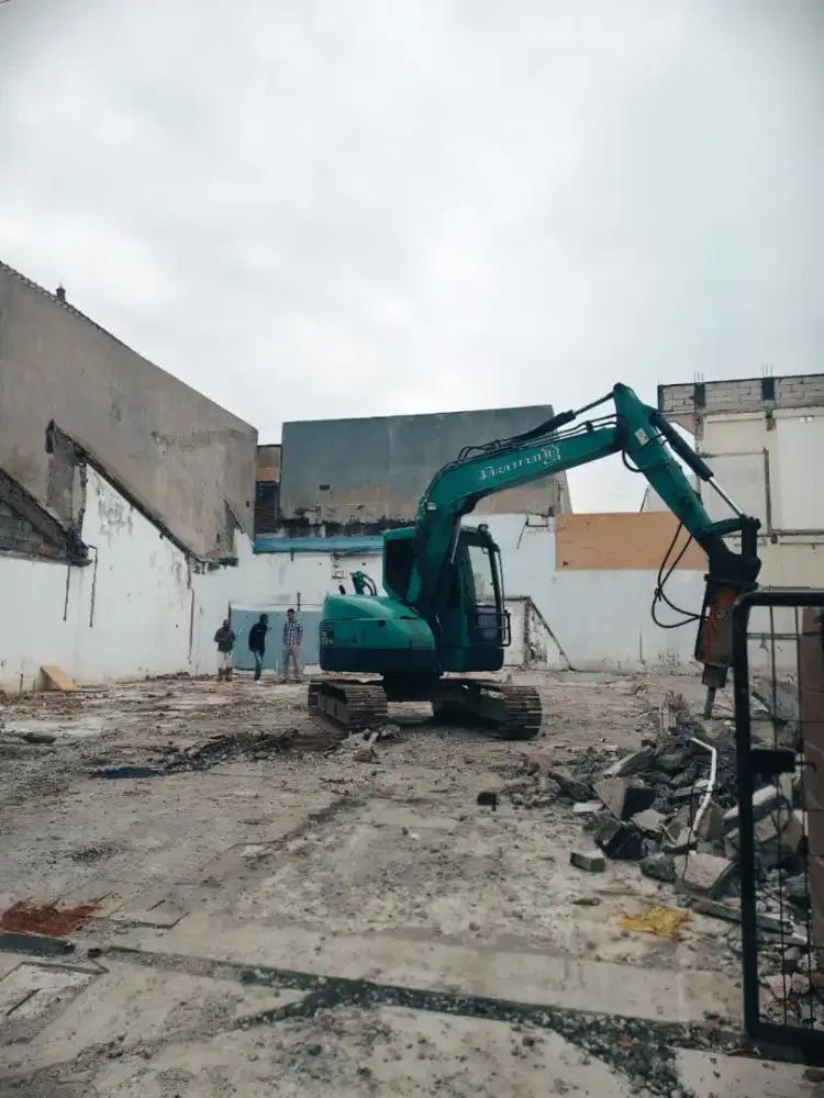 Jasa perataan bangunan dan pembersihan lahan