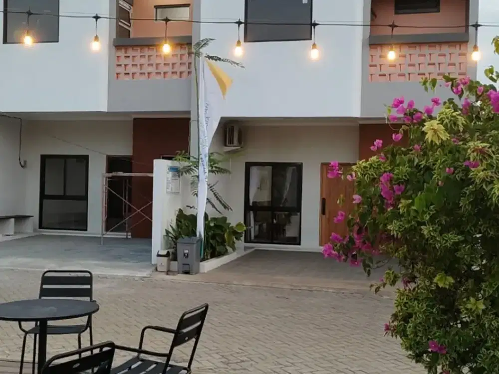 Rumah 3 Lantai Pinggir Jalan Utama Sisa 1 Unit siapa cepat di Dapat