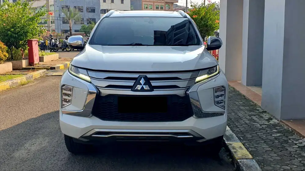 Mitsubishi Pajero Sport Dakar 2.4 Diesel Sunroof Putih 2022 Like New