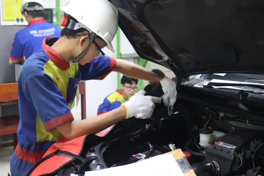mencari pekerjaan di bidang otomotif