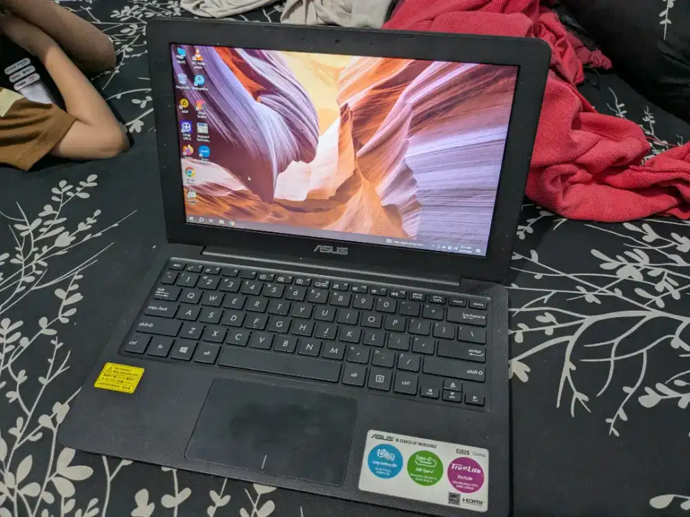 Laptop Asus E202S Normalan Tinggal Pake Aja