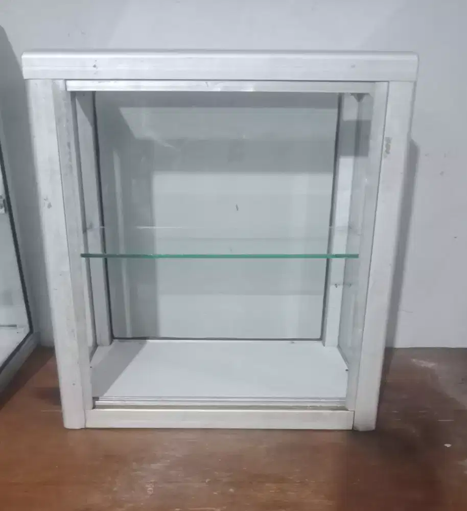 Etalase rokok atau obat