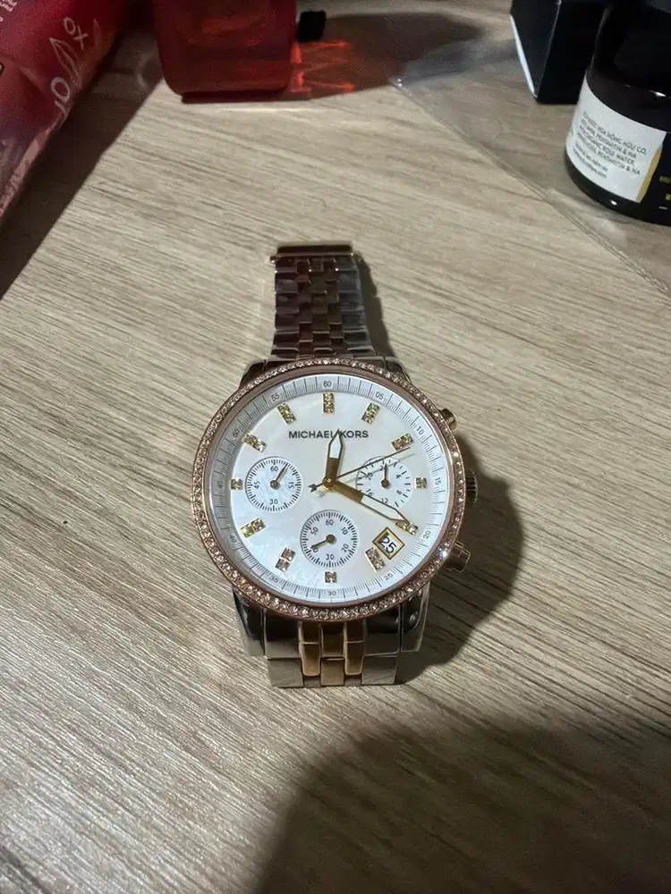 Jam tangan michael kors bekas
