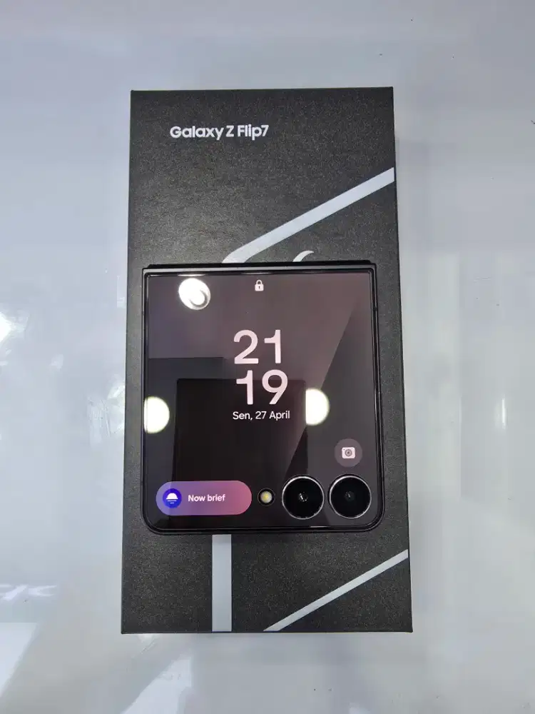 Samsung Z Flip 7 5G 12/256Gb Black Garansi resmi SEIN 6 bln -MasterCom