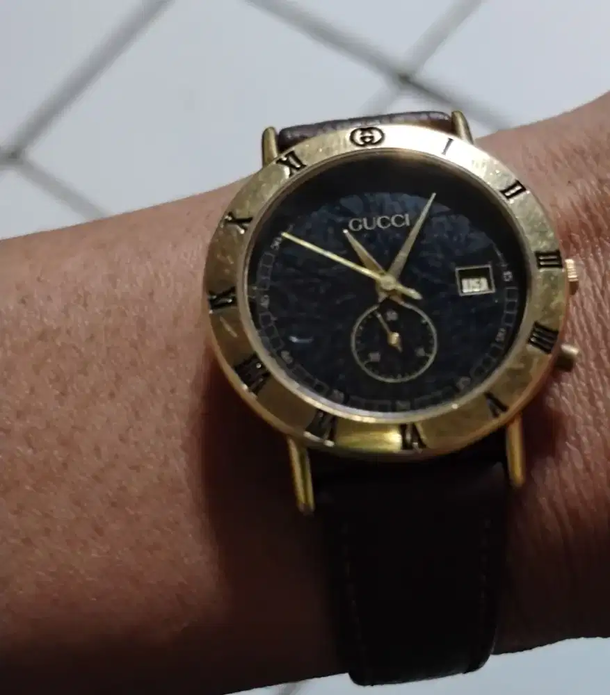 Jam gucci sub second
