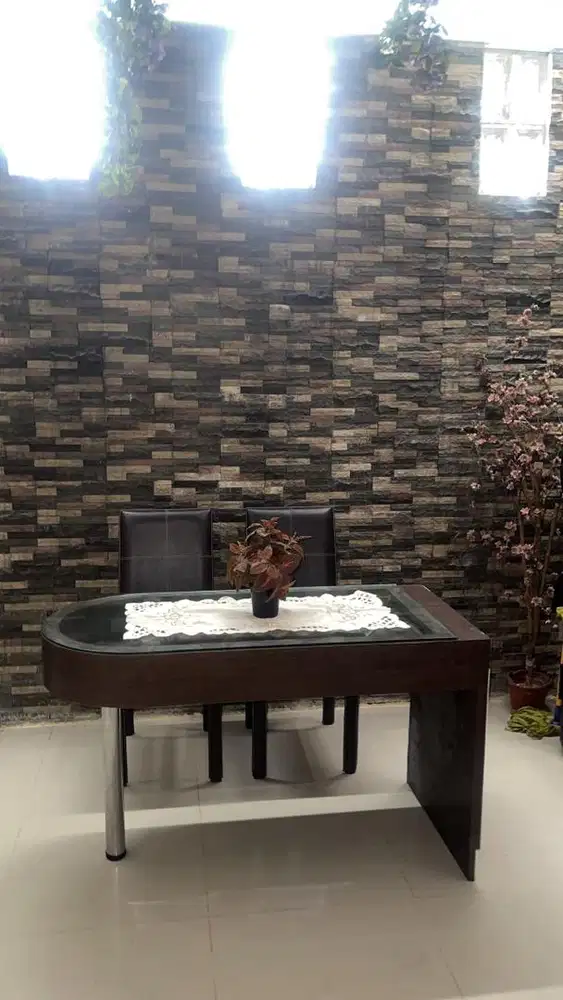 Meja makan seperti bar