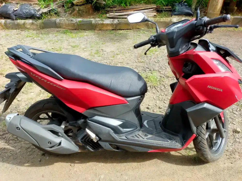 Dijual motor Honda Vario tangan pertama