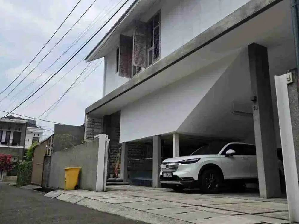 RUMAH KAYU PUTIH RAWAMANGUN