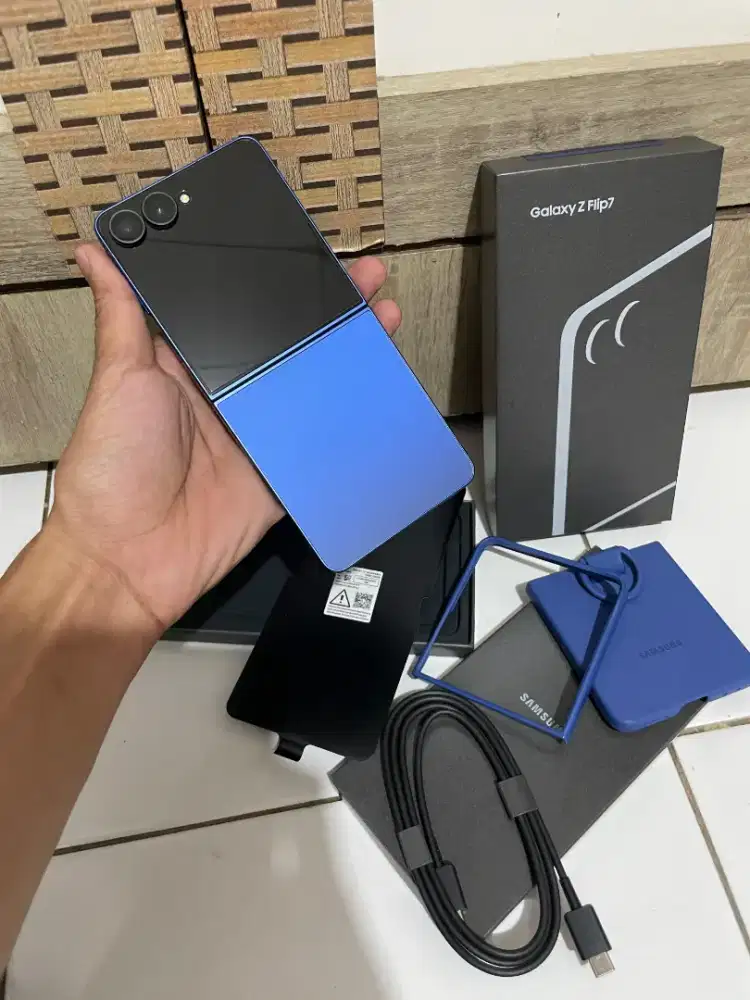 Samsung Z Flip 7 12/256 Resmi Like New Garansi on September 2026