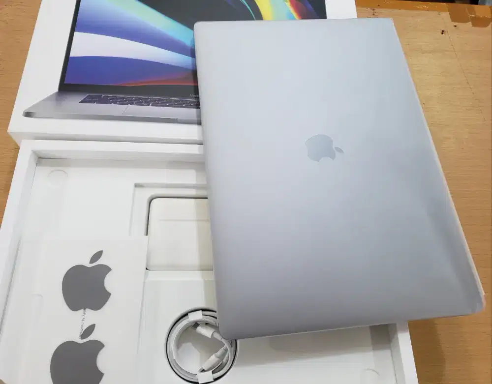 MacBook Pro 2019 16inch Core i7 RAM 16/512GB TouchBar Touch ID iBox