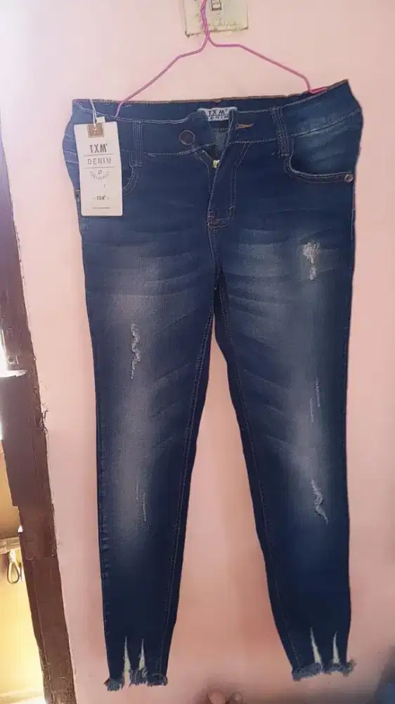 Dijual celana Jeans Baru...