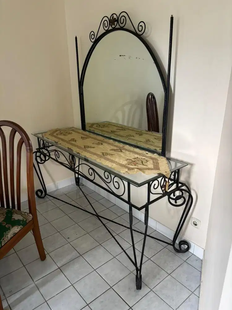 Meja Rias Besi + Kaca Vintage Minimalis