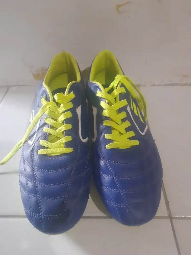 Jual sepatu futsal