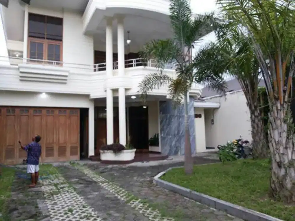 Rumah Mewah 2 lantai di Yogyakarta Tepi jalan 3 km dari pusat kota