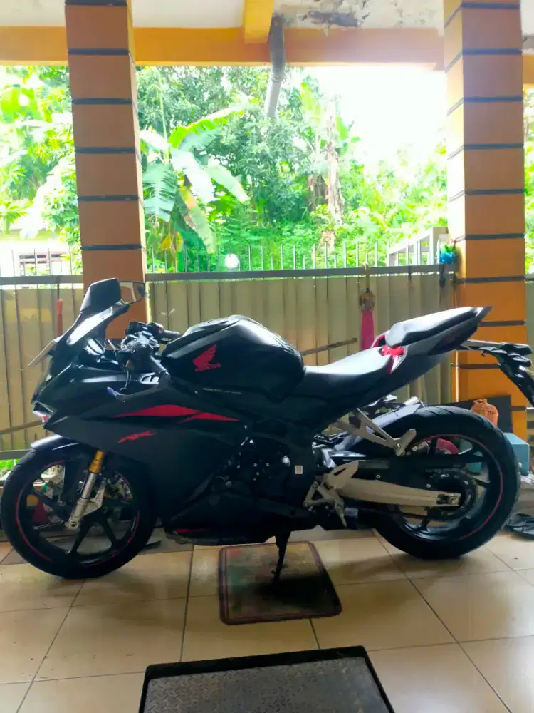 CBR 250 RR STD WARNA HITAM TAHUN 2018