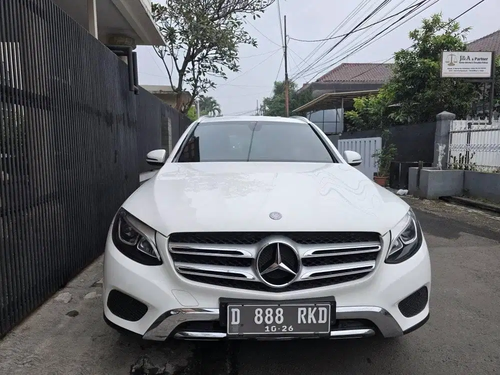 Mercedes Benz GLC 250 AT 2017 istimewa plat D