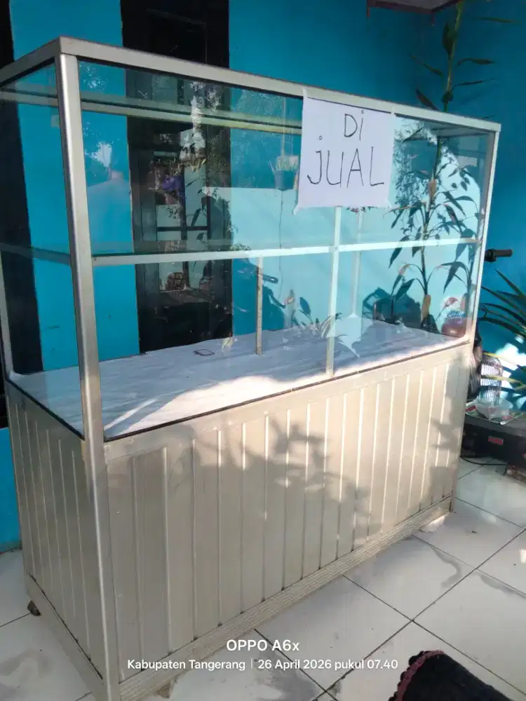 Etalase warung makan kondisi barang seperti di foto tidak ada minus