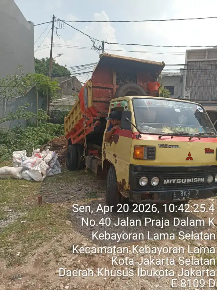 Jasa buang puing dan tanah galian